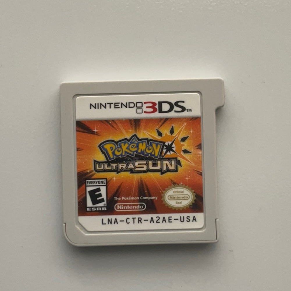 Nintendo 3DS Pokémon Ultra Sun Game Cartridge - White